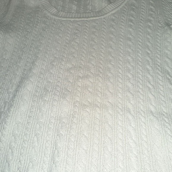 Old Navy White Crew Neck Sweater with Cable-Knit Design - Picture 4 of 5